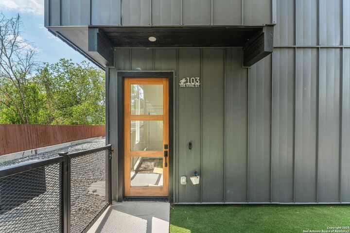 Property Photo:  108 Vine St 103  TX 78210 