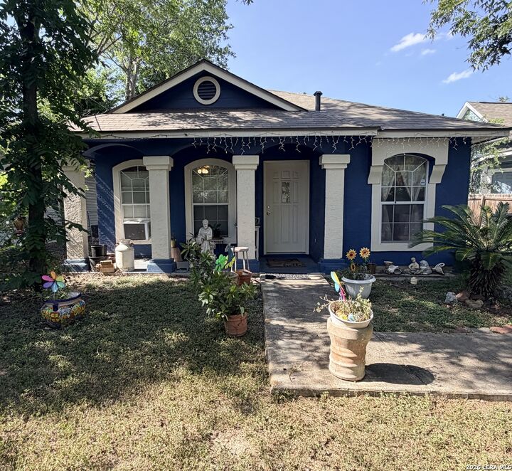 Property Photo:  755 Gladstone  TX 78225 