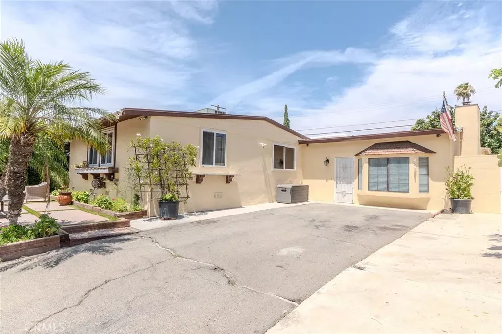 Property Photo:  8636 Colbath  CA 91402 