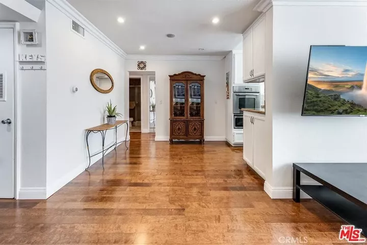 Property Photo: 5429 Newcastle Avenue 313 CA 91316