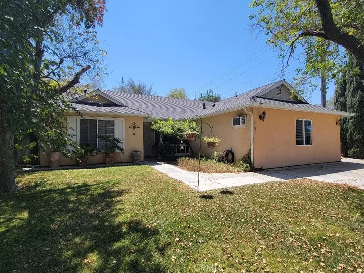 Property Photo: 2101 Canal Farm Lane CA 93635