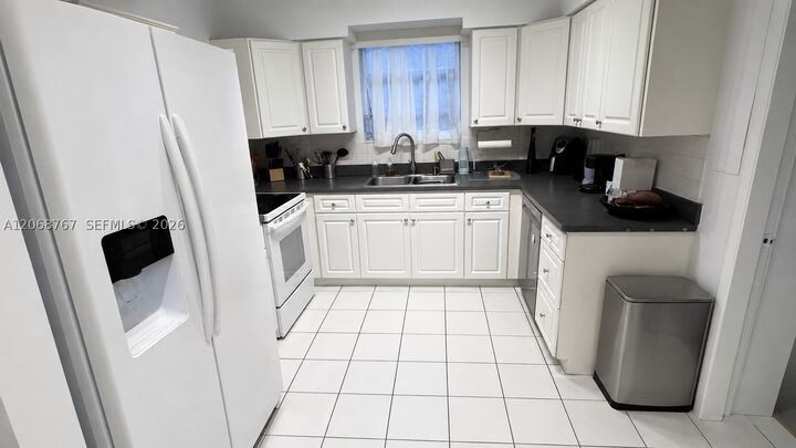 Property Photo: 7552 Hispanola Ave FL 33141