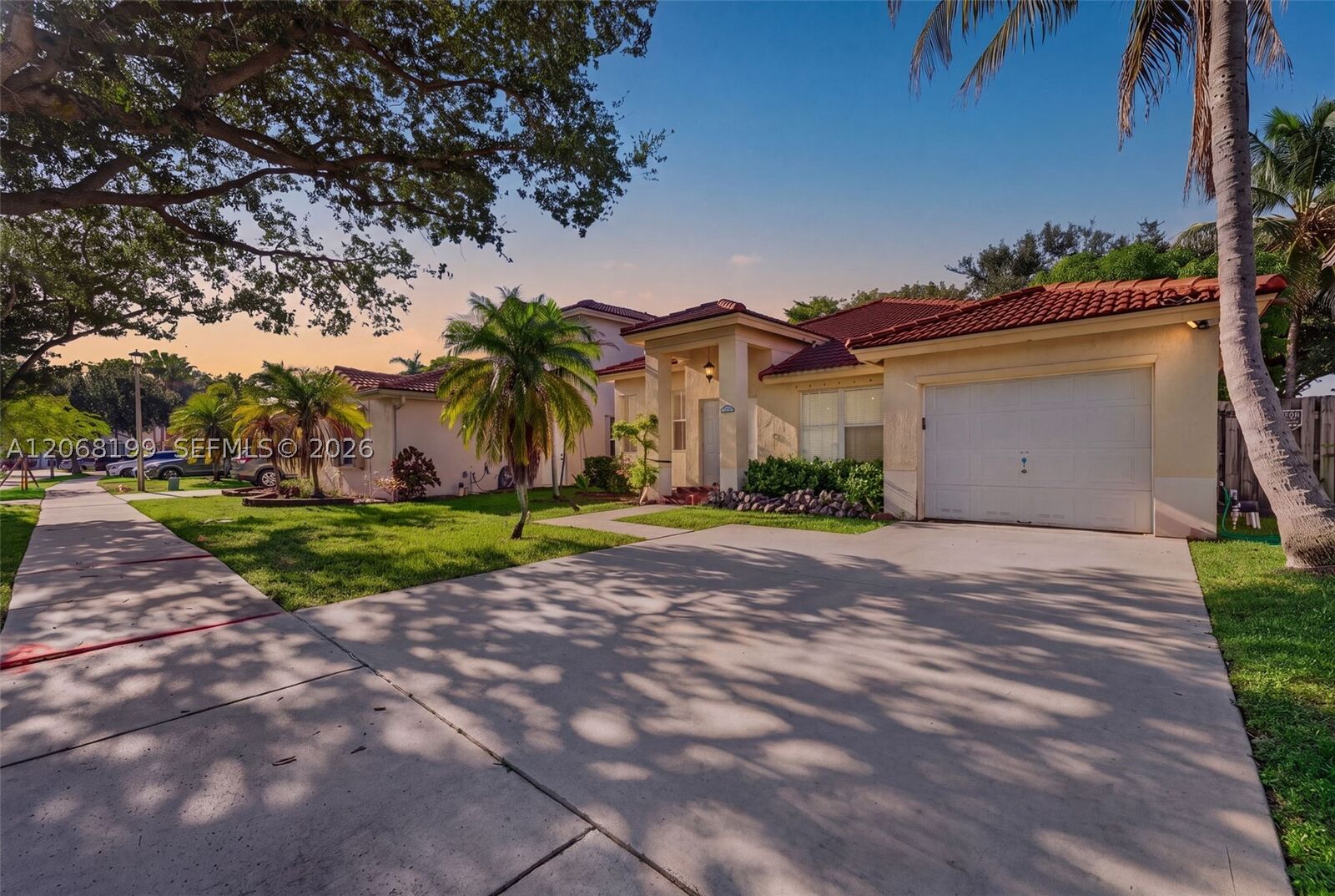 Property Photo:  13976 S Cypress Cove Cir  FL 33325 