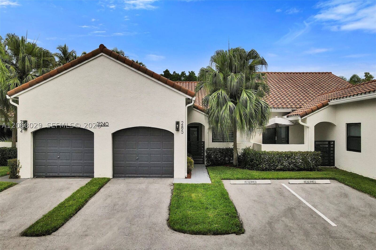 Property Photo:  21240 Harbor Way 285-28  FL 33180 