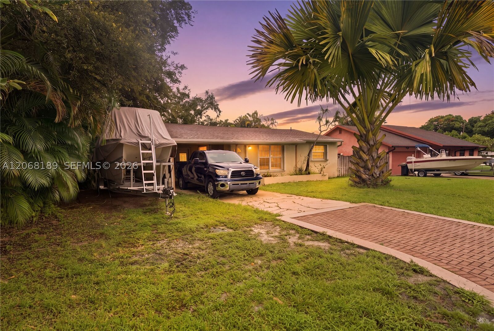 Property Photo:  5190 SW 28th Ter  FL 33312 