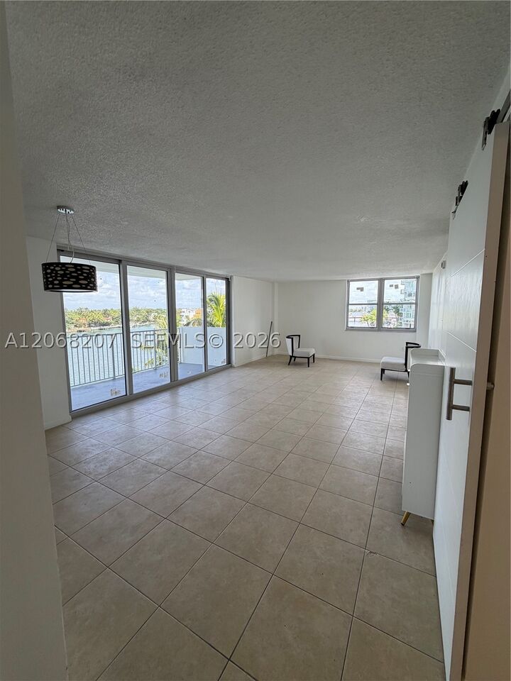 Property Photo:  5838 Collins Ave 4A  FL 33140 