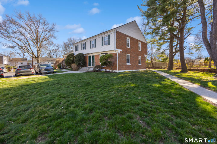 Property Photo:  245 Sunnyridge Avenue 1  CT 06824 
