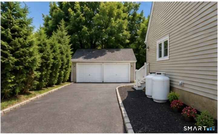 Property Photo:  38 City Hill Court  CT 06770 