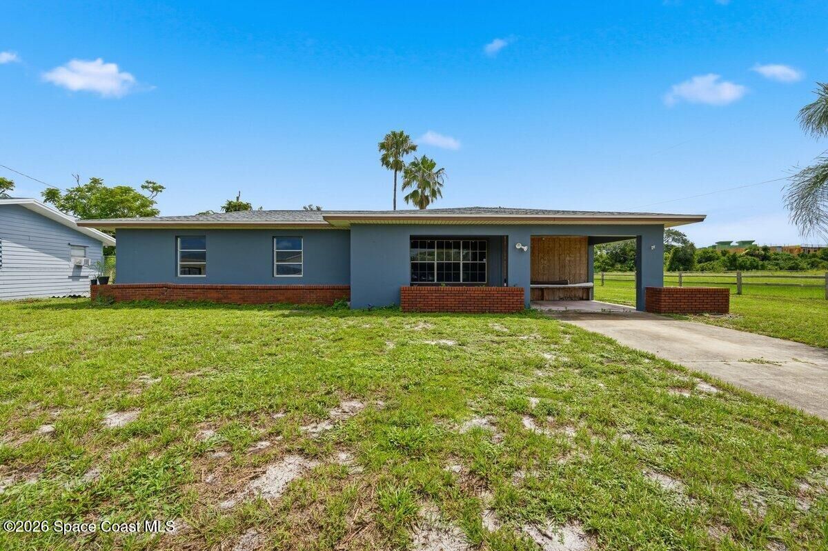 Property Photo:  915 Burn Drive NE  FL 32905 