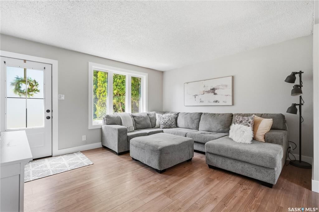 Property Photo: 122 Montreal Avenue S SK S7M 3K8