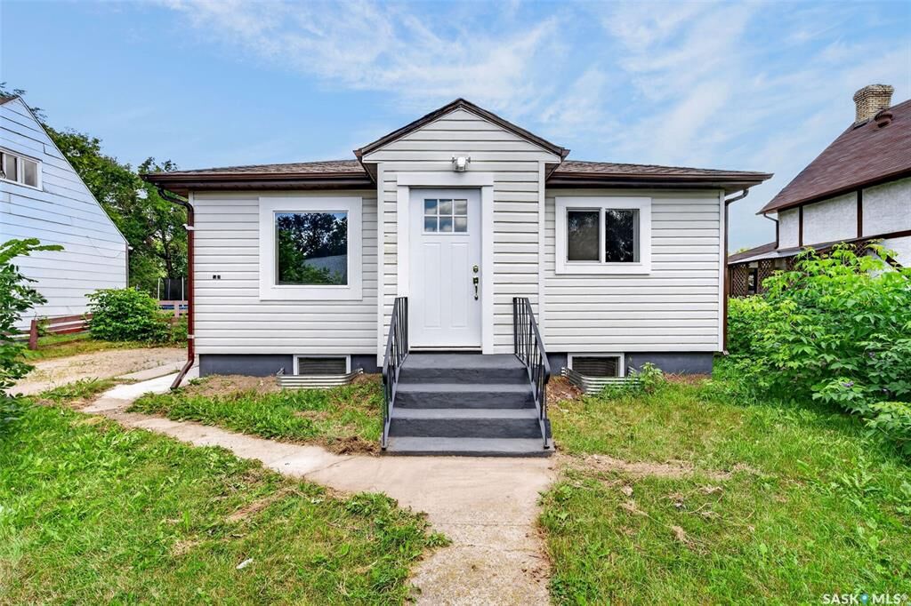 Property Photo: 584 7th Street E SK S6V 0S5