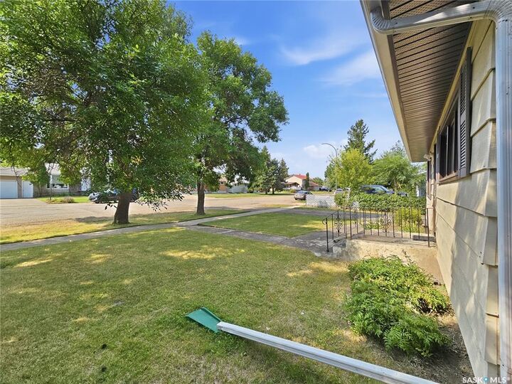 Property Photo:  211 3rd Avenue W  SK S0L 0Z0 