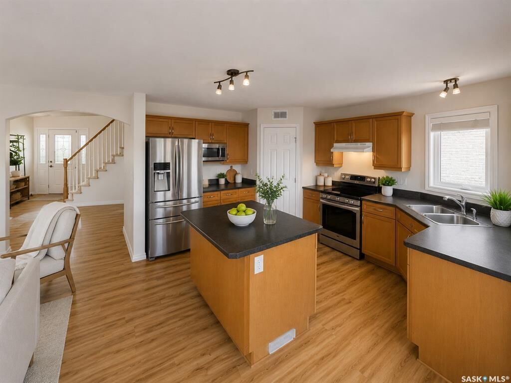 Property Photo:  330 Blackstock Cove  SK S7T 0H3 