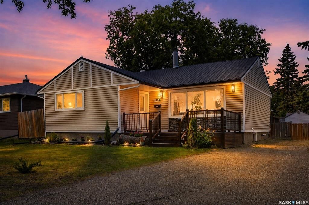 Property Photo: 2730 Thornton Avenue SK S4S 1J1