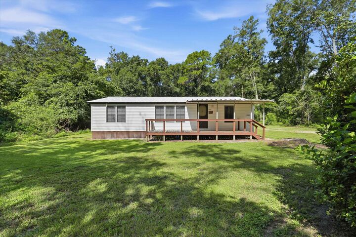 Property Photo: 8022 Ida Road FL 32304