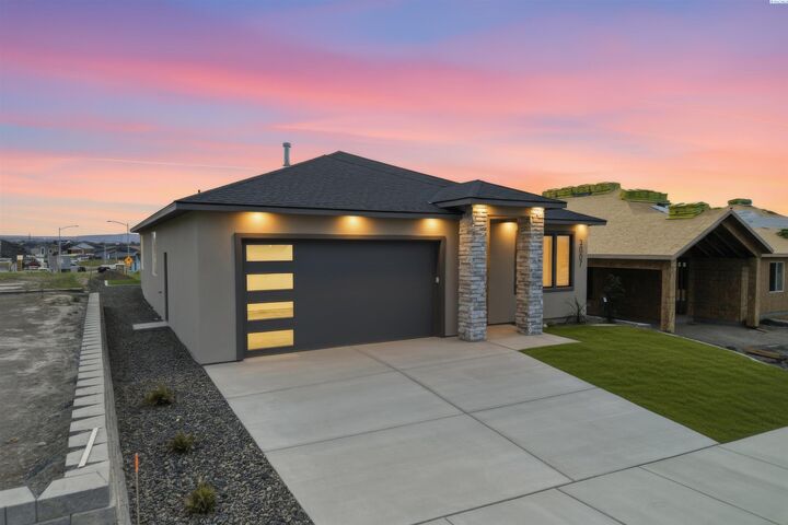 Property Photo: 3007 Meadowlark Ave WA 99352