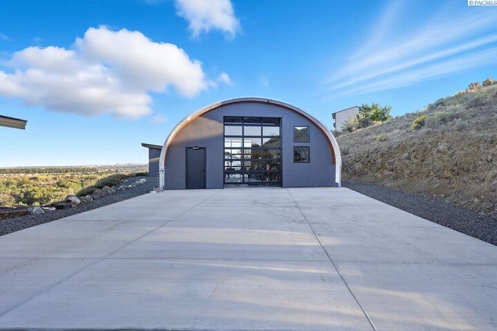 Property Photo:  1880 Artemis Rdg  WA 99353-9016 