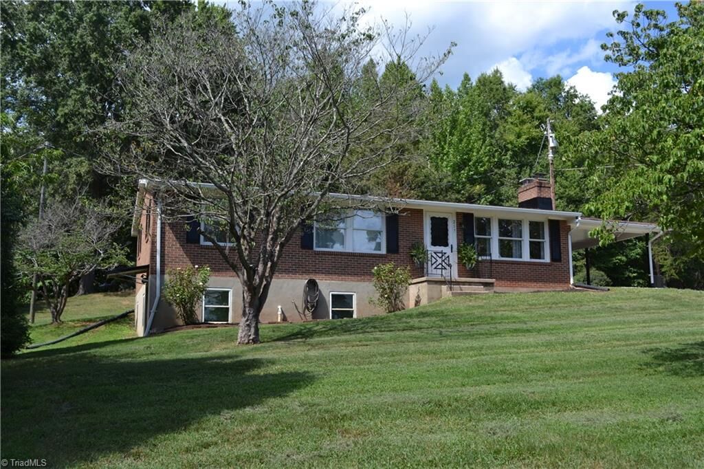 Property Photo: 217 Moyer Road NC 27048
