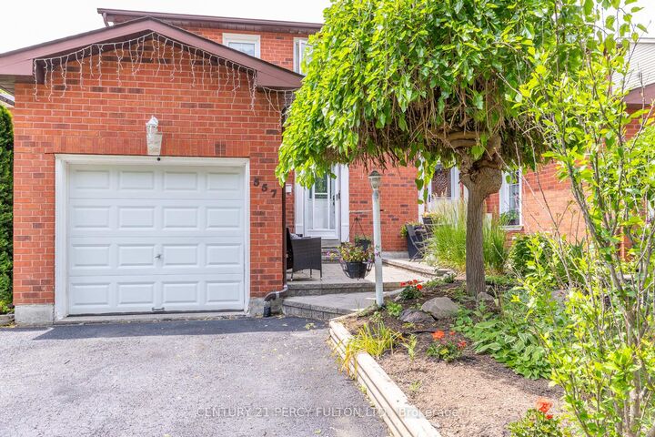 Photo de la propriété: 557 Cobblehill Drive ON L1K 1Y6