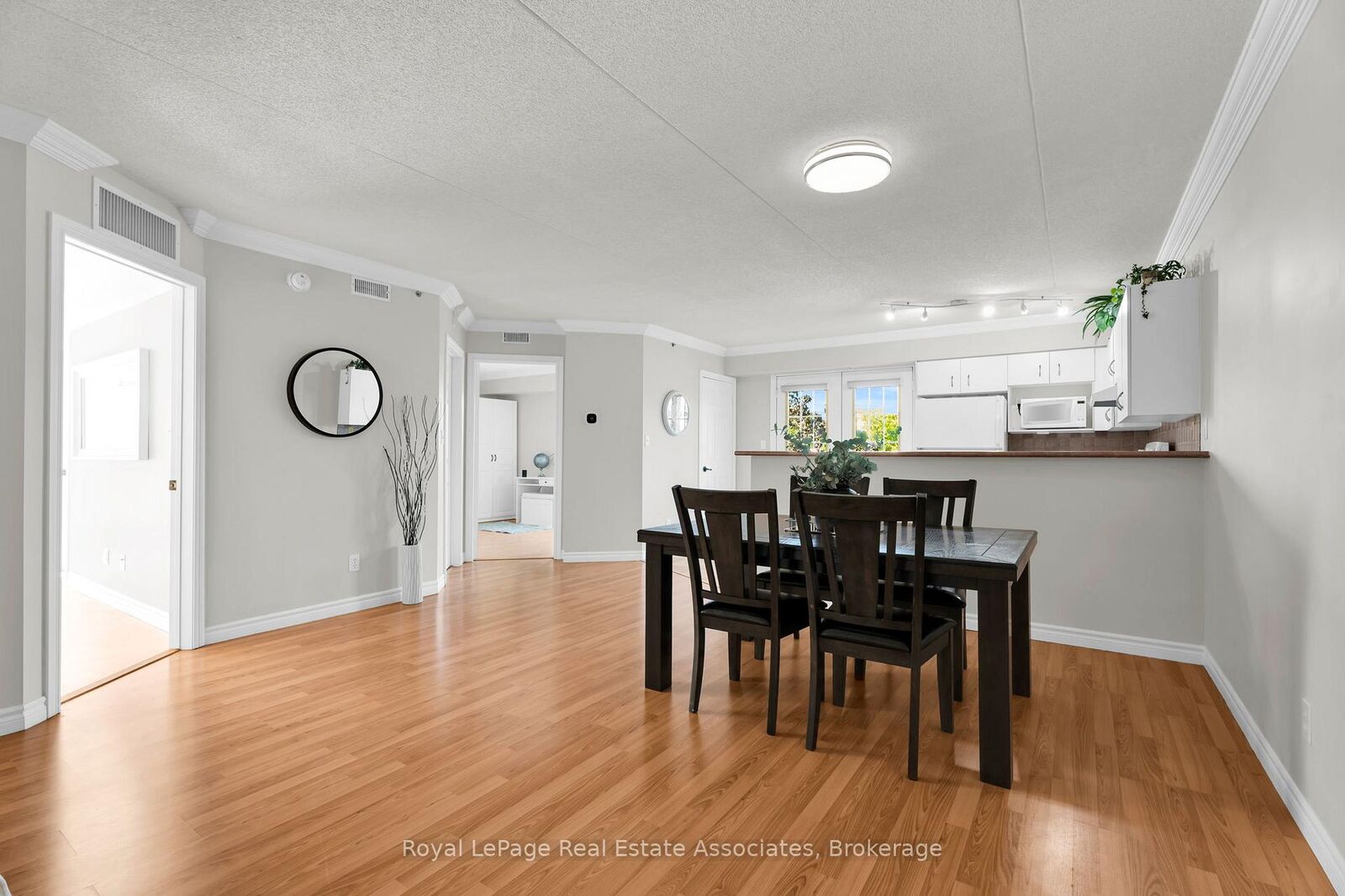 Property Photo: 4003 Kilmer Drive 311 ON L7M 4M1