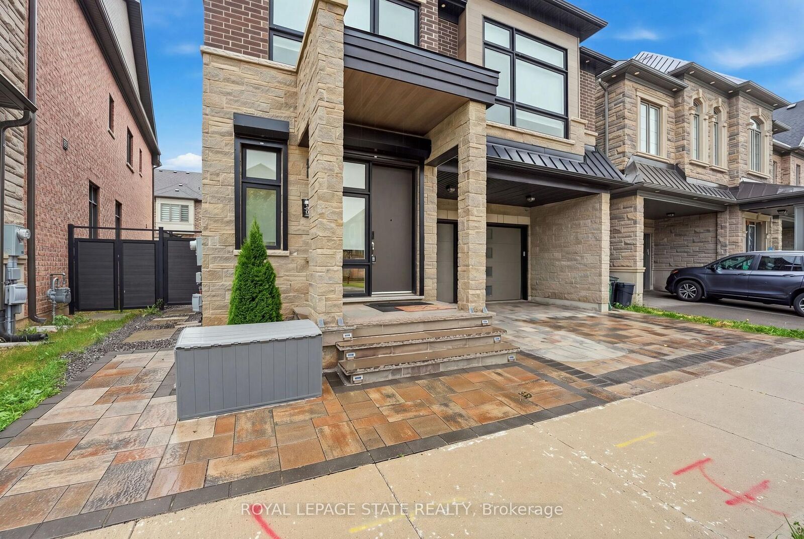Property Photo: 1192 Stag Hollow Upper ON L6M 5M4