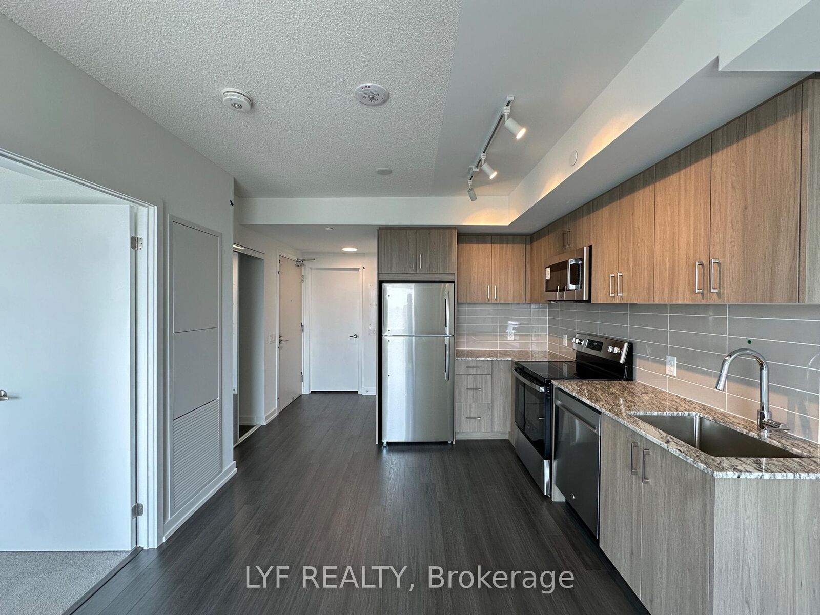 Property Photo:  4010 Eglinton Avenue W 1209  ON M9A 0G5 