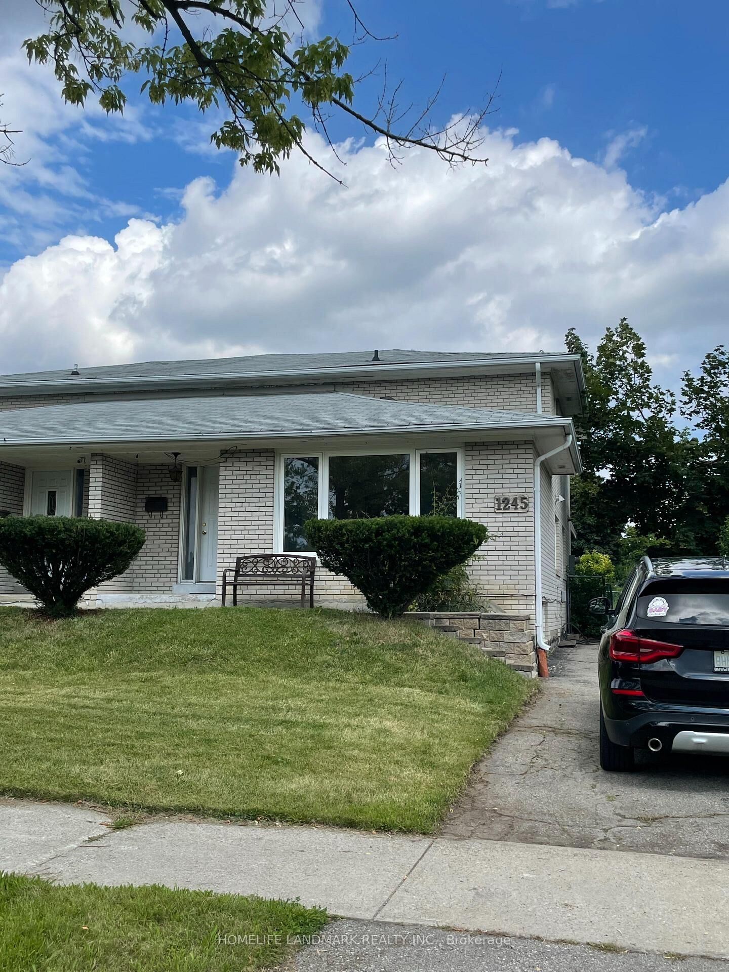 Property Photo: 1245 Shamir Crescent ON L5C 1L2