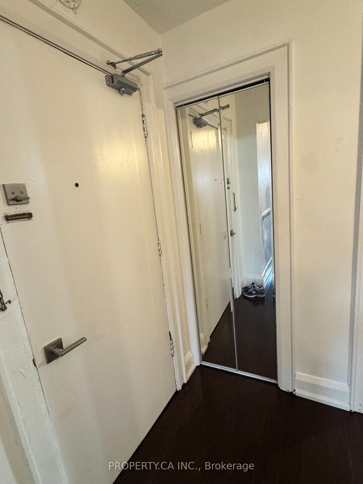 Property Photo:  849 Broadview Avenue E 18  ON M4K 2P9 