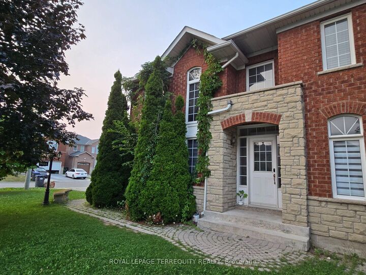 Property Photo:  7155 Lowville Heights  ON L5N 8M2 