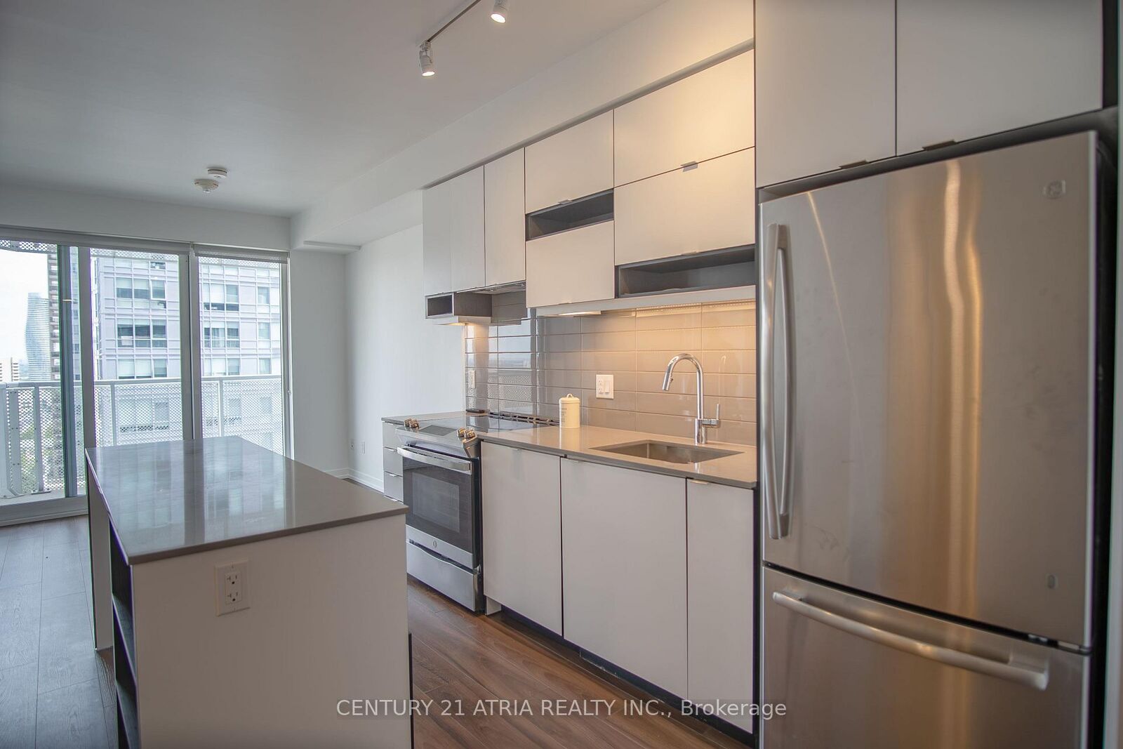 Property Photo: 4065 Confederation Parkway 1405 ON L5B 0L4