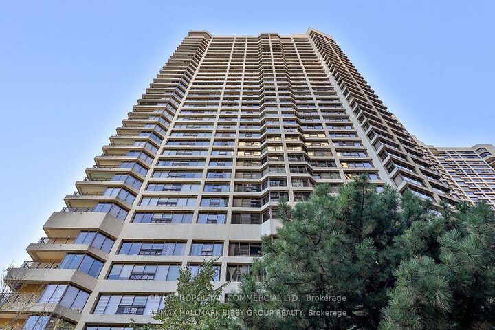 Property Photo: 65 Harbour Square 3305 ON M5J 2L4