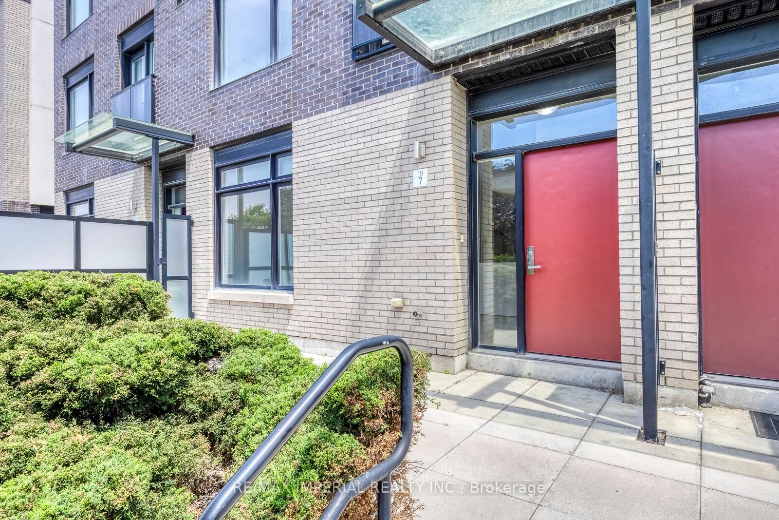 Property Photo: 4020 Parkside Village Drive 7 ON L5B 0K2