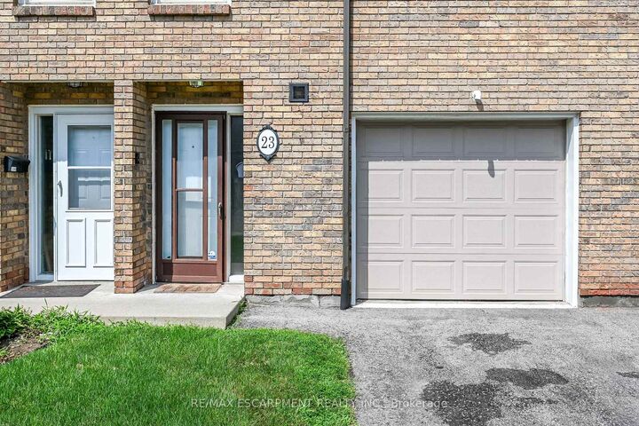 Property Photo: 23 Rosedale Court ON L8B 4G1