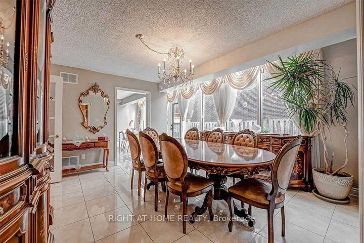Property Photo: 4326 Bridlepath Trail ON L5L 3K4