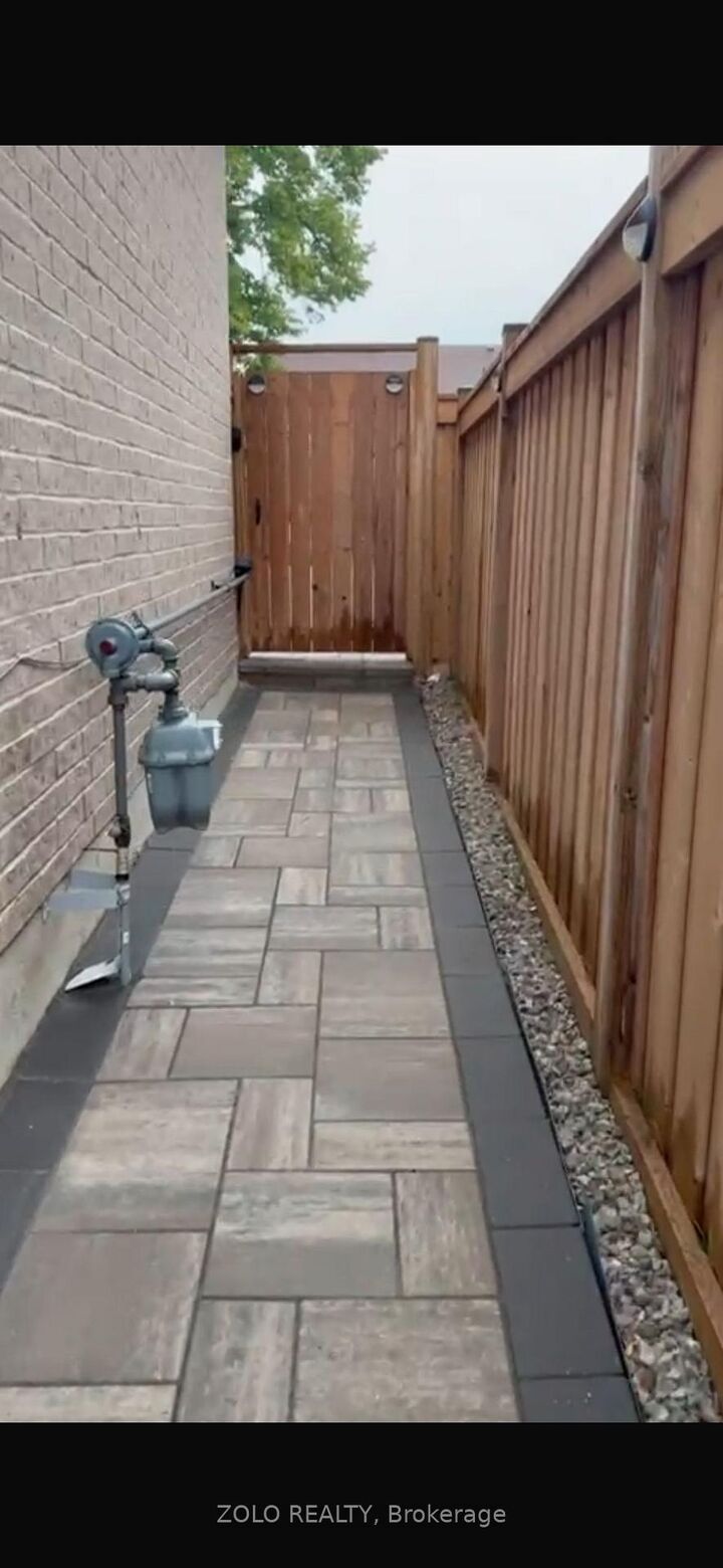 Property Photo:  1805 Emberton Way  ON L9S 0N4 