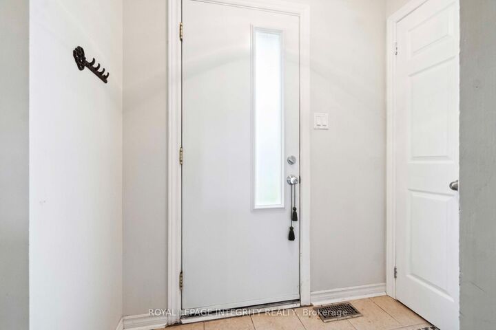 Property Photo: 1248 Bethamy Lane ON K1J 8P4
