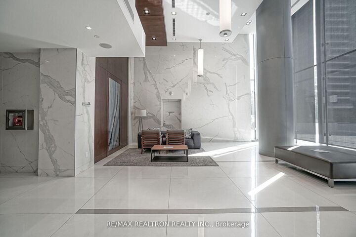 Property Photo:  275 Village Green Square 3315  ON M1S 0L8 