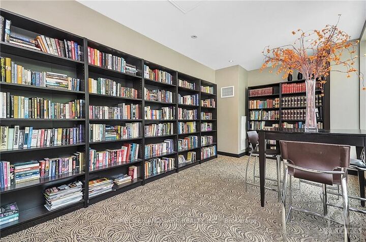 Property Photo: 138 Somerset Street 509 ON K2P 0A3