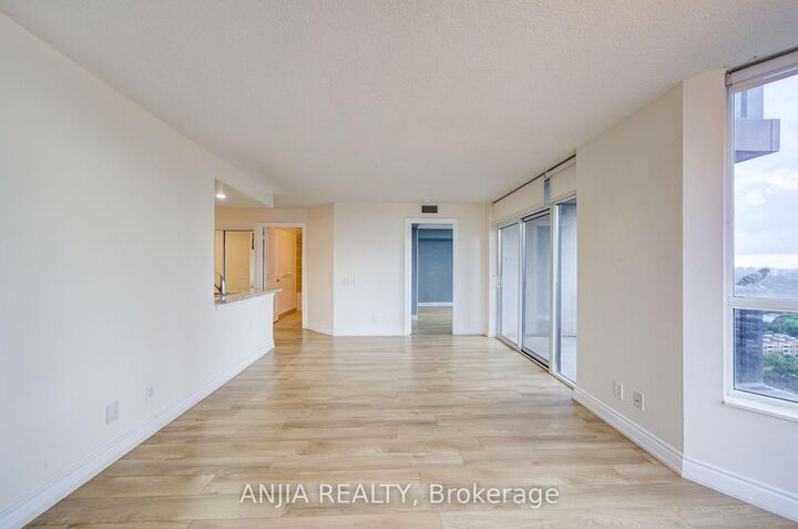 Property Photo: 10 Northtown Way 1811 ON M2N 7L4