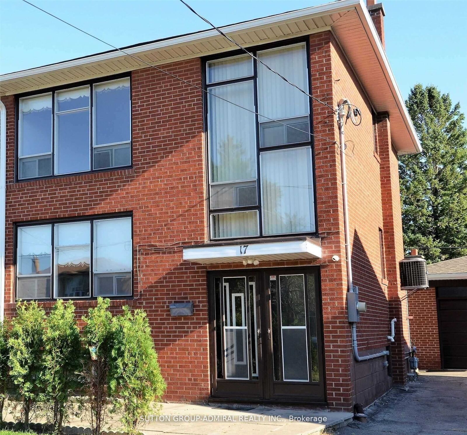 Property Photo:  17 Pamille Place Lower  ON M6M 3A9 
