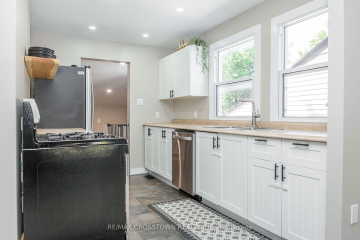 281 Elizabeth Street — photo 1