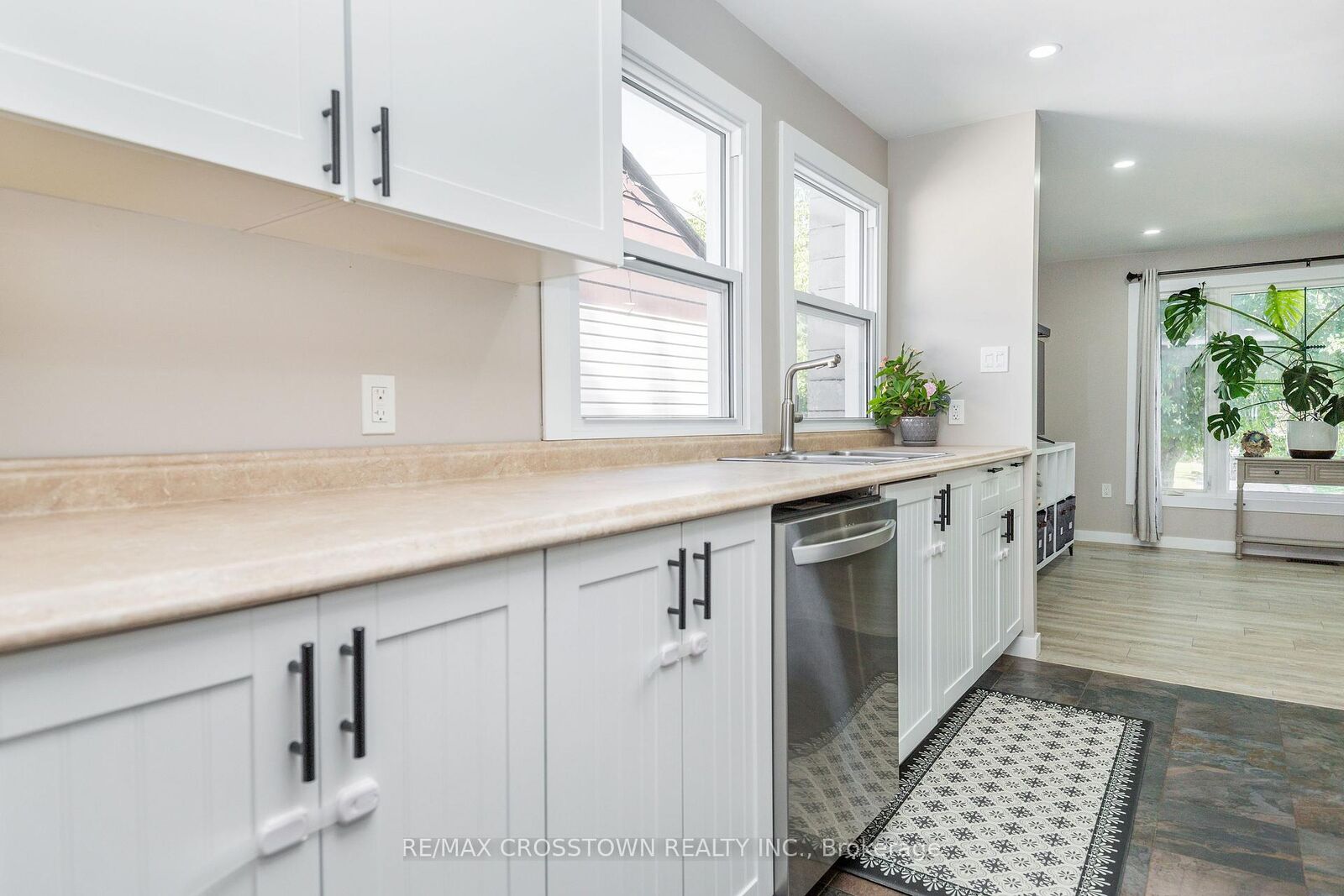 Property Photo:  281 Elizabeth Street  ON L4R 1Y5 
