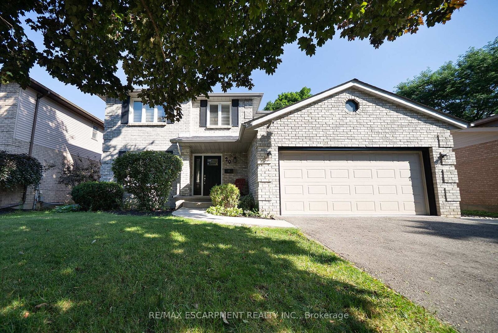 Property Photo:  20 Hogarth Road  ON N3T 6E8 