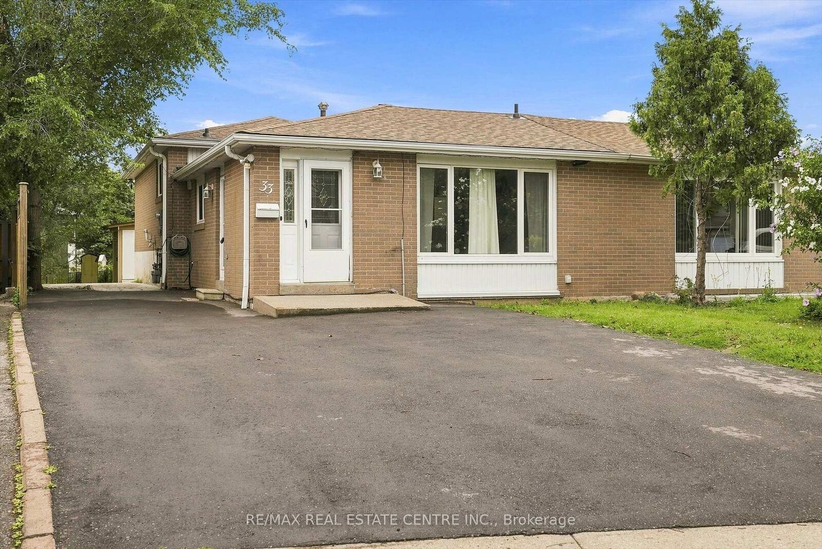 Property Photo: 33 Garside Crescent Lower ON L6S 1H5