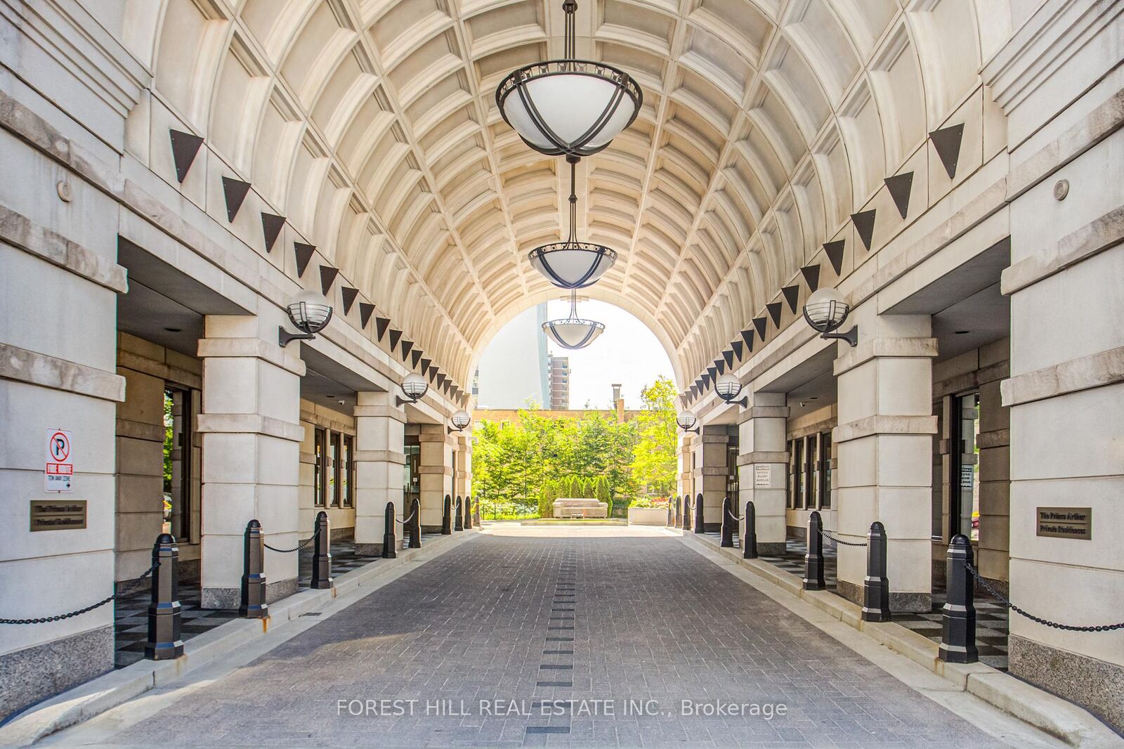 Property Photo:  38 Avenue Road 201  ON M5R 2G2 