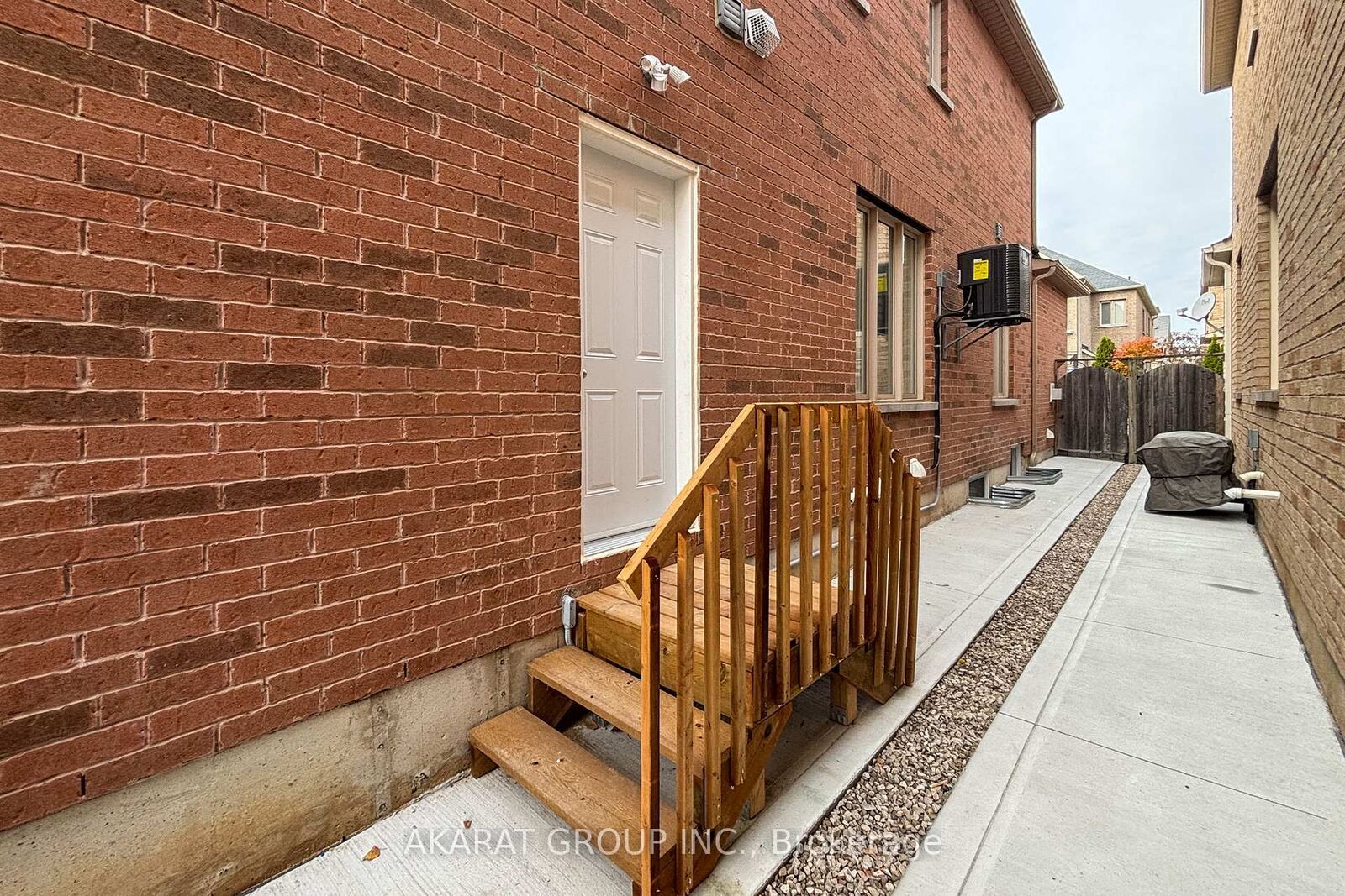 Property Photo: 5463 Fudge Terrace Basement Apt ON L5M 0N1