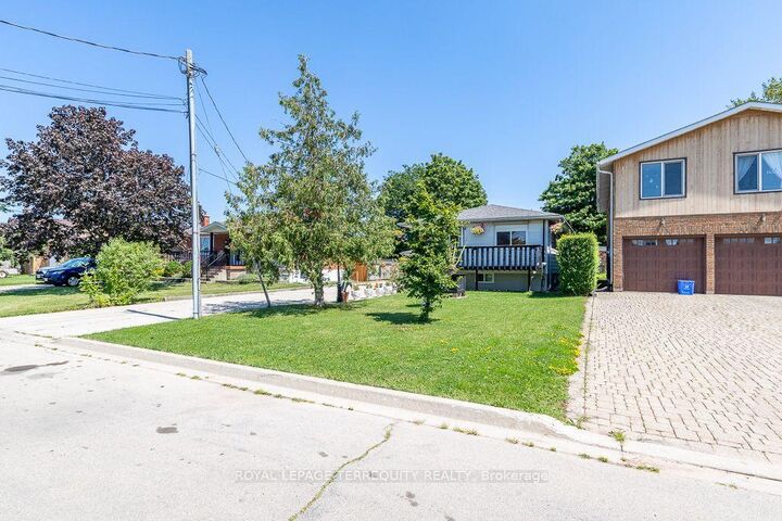 Property Photo: 134 Homeside Avenue ON L8G 3H1