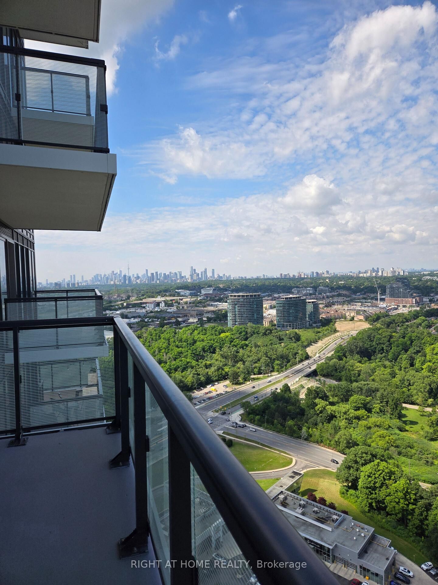 Property Photo:  30 Inn On The Park Drive 3311  ON M3C 0P7 