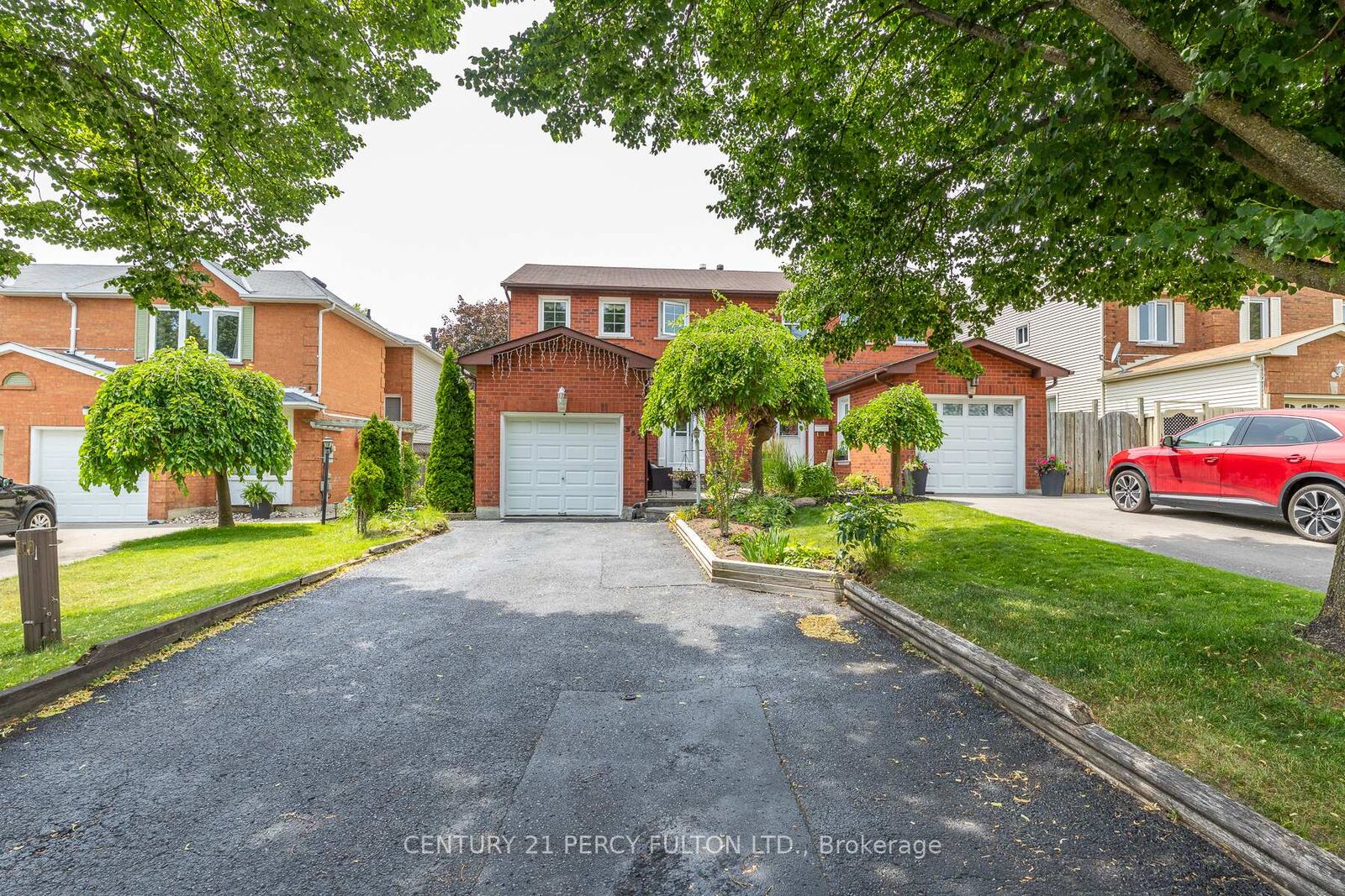 Property Photo:  557 Cobblehill Drive  ON L1K 1Y6 