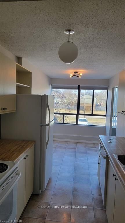 Property Photo:  1600 Adelaide Street 202  ON N5X 3H6 